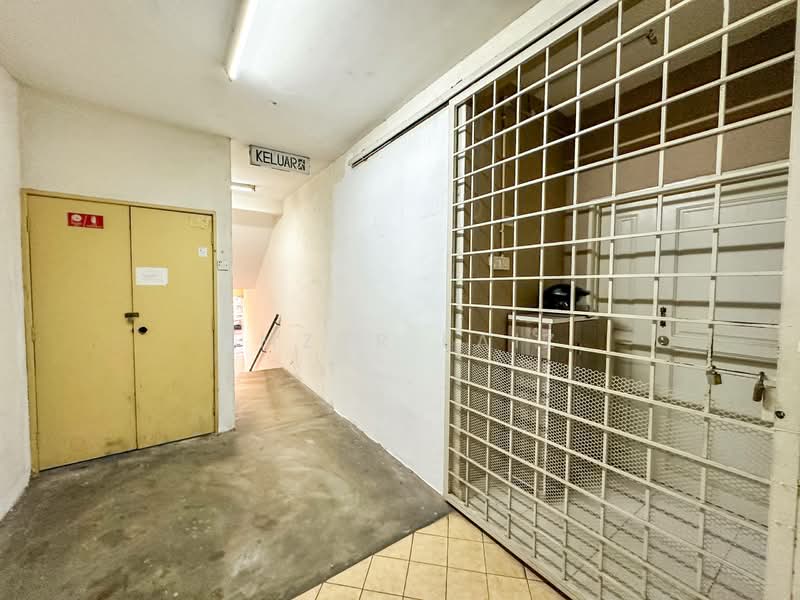 Pangsapuri untuk Dijual di Sri Pinang Villa - Amzar Faiz - Corridor - PropertyGuru.com.my