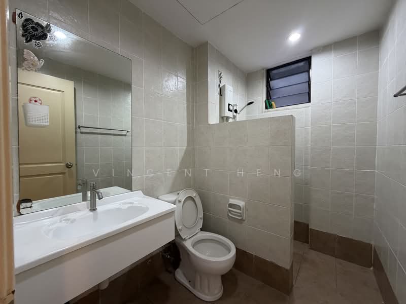 Kondominium untuk Dijual di Casa Tropicana - Vincent Heng - Bathroom - PropertyGuru.com.my