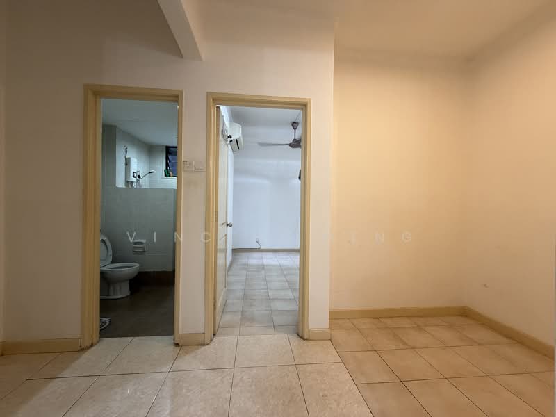 Kondominium untuk Dijual di Casa Tropicana - Vincent Heng - Bathroom - PropertyGuru.com.my