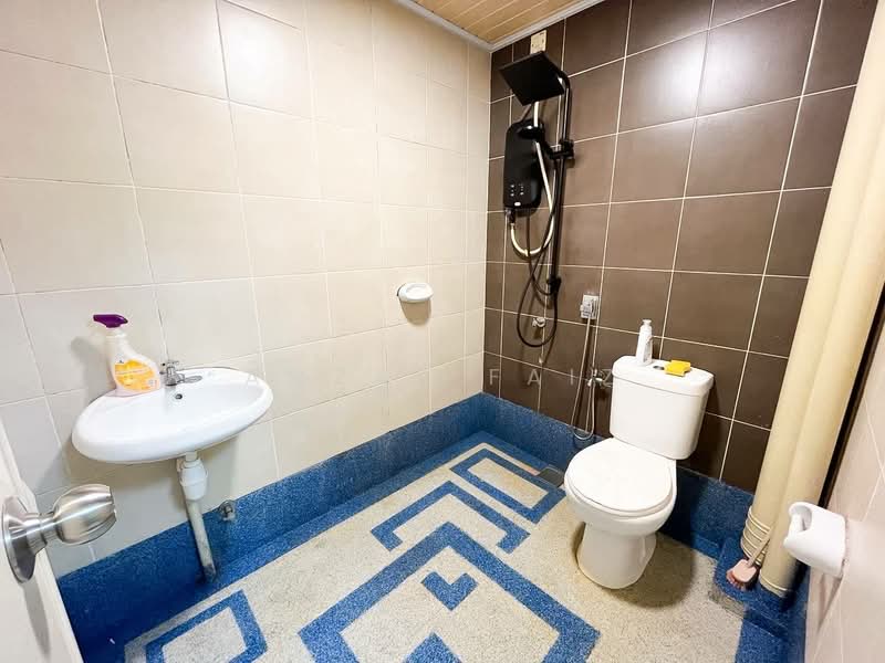 Apartment for Sale at De Bayu Apartment - Amzar Faiz - Bathroom - PropertyGuru.com.my