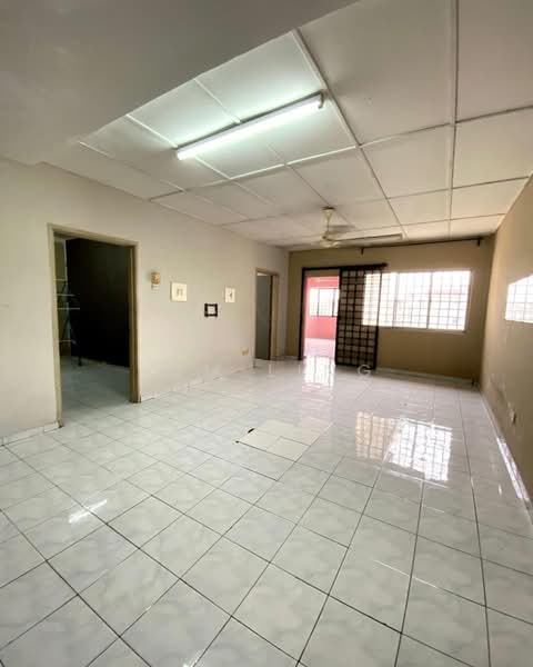 Pangsapuri untuk Dijual di Pangsapuri Subang Suria - Jim Ling - Living Room - PropertyGuru.com.my