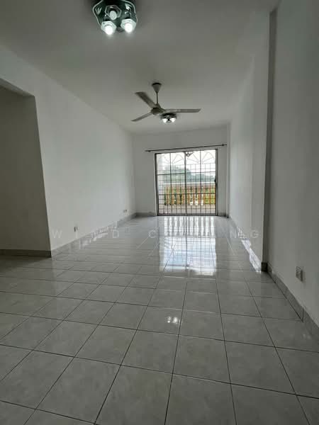 Pangsapuri untuk Dijual di Bayu Puteri - Wind Cheang - Living Room - PropertyGuru.com.my