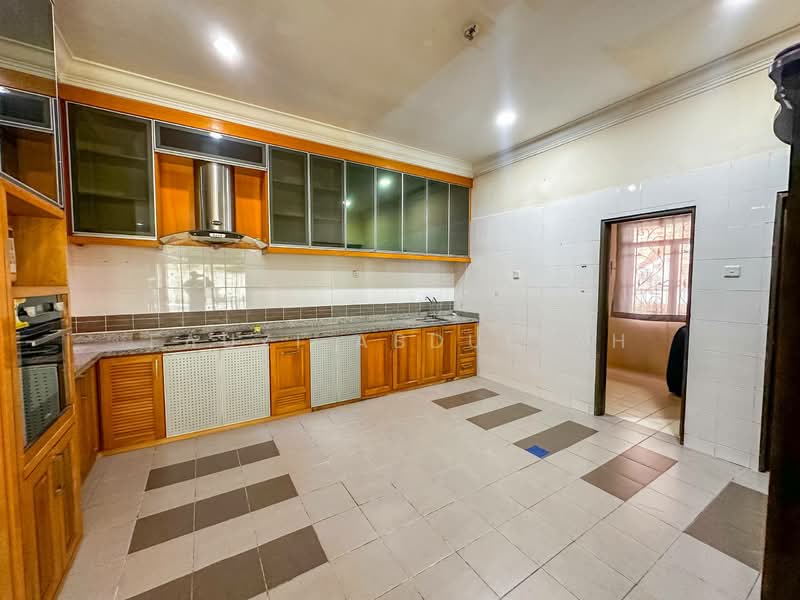 Semi-Detached House for Sale in Puncak Bangi (Bandar Baru Bangi) - Fauzi Abdullah - Kitchen - PropertyGuru.com.my