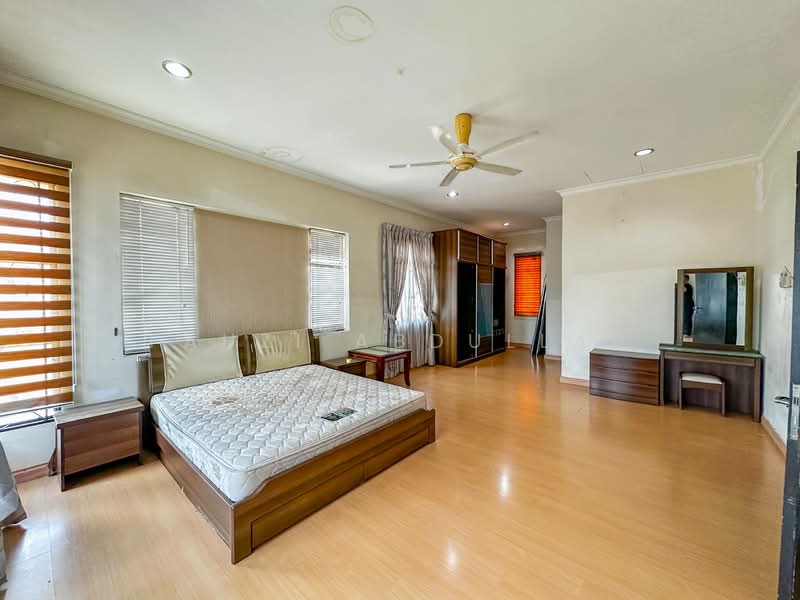 Semi-Detached House for Sale in Puncak Bangi (Bandar Baru Bangi) - Fauzi Abdullah - Bedroom - PropertyGuru.com.my