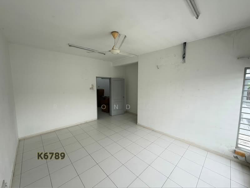 2-storey Terraced House for Sale in Bandar Botanic (Klang) - Raymond Choo - Living Room - PropertyGuru.com.my