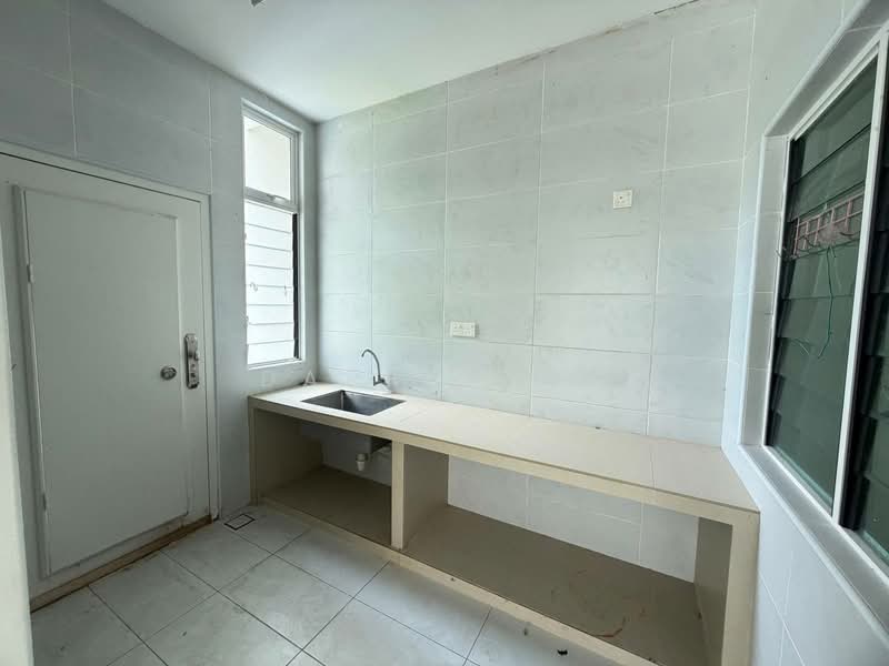 Cluster House for Sale in Taman Mutiara Rini (Skudai) - Darren Ho - Kitchen - PropertyGuru.com.my