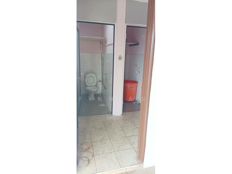 Shop for Sale in Taman Damai Jaya (Skudai) - Finn Aw - Bathroom - PropertyGuru.com.my