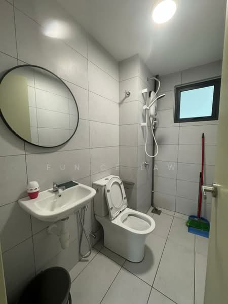 Servis Apartment untuk Disewa di Seiring Residensi - Eunice Law - Bathroom 2 - PropertyGuru.com.my
