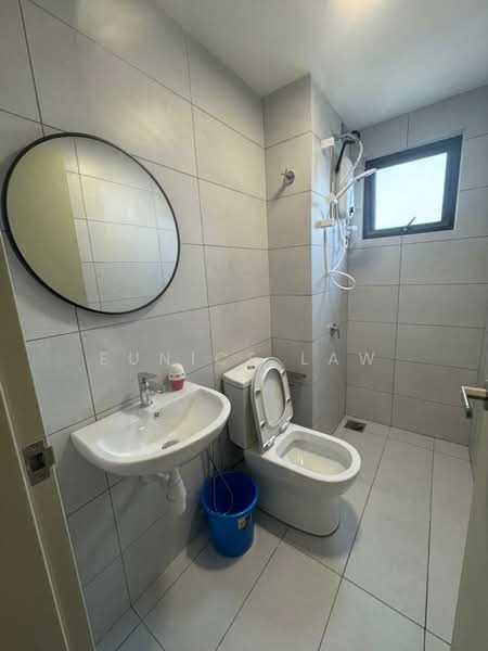 Servis Apartment untuk Disewa di Seiring Residensi - Eunice Law - Bathroom 1 - PropertyGuru.com.my