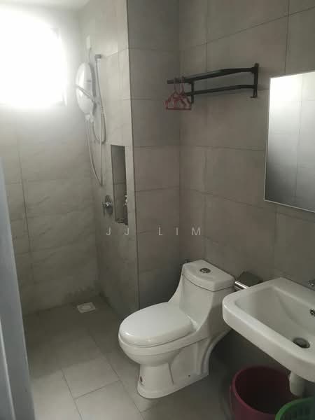 Kondominium untuk Disewa di The Holmes 2 - JJ Lim - Bathroom - PropertyGuru.com.my