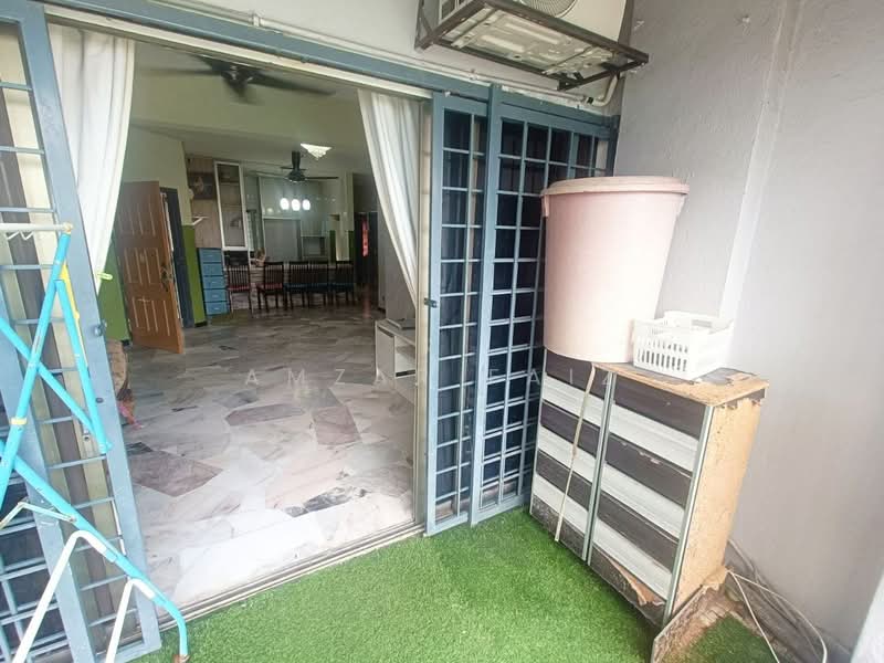 Pangsapuri untuk Dijual di Sri Ledang - Amzar Faiz - Living Room - PropertyGuru.com.my