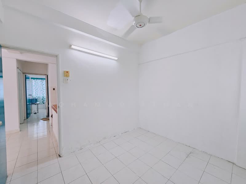 Flat for Sale at Pangsapuri Seri Proton - Mohamad Azman - Interior - PropertyGuru.com.my