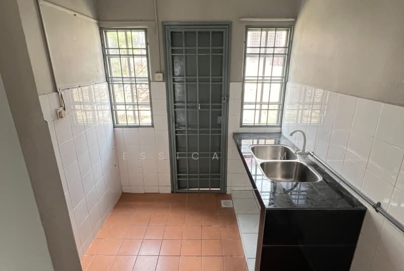 Rumah Teres 2 Tingkat untuk Dijual di Bandar Putra Permai (Seri Kembangan) - Jessica Lim - Kitchen - PropertyGuru.com.my