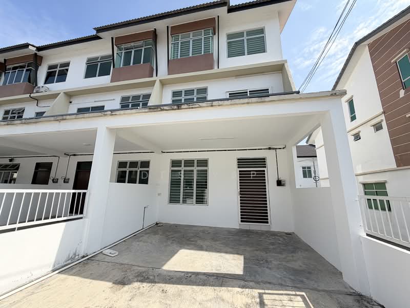 3-storey Terraced House for Sale in Taman Kundang Jaya (Rawang) - Des Yap - Exterior - PropertyGuru.com.my