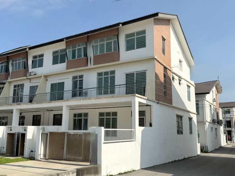 3-storey Terraced House for Sale in Taman Kundang Jaya (Rawang) - Des Yap - Exterior - PropertyGuru.com.my
