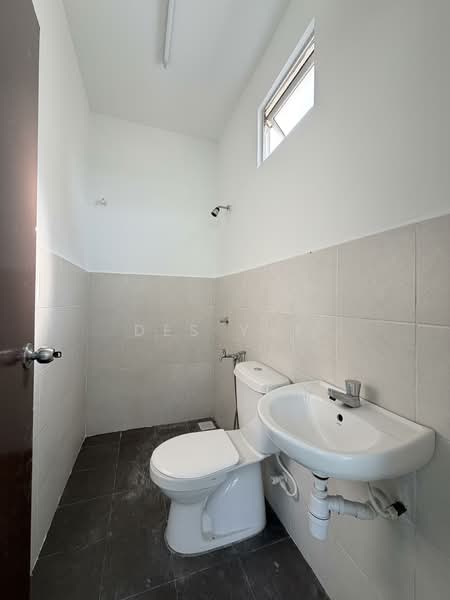 3-storey Terraced House for Sale in Taman Kundang Jaya (Rawang) - Des Yap - Bathroom - PropertyGuru.com.my