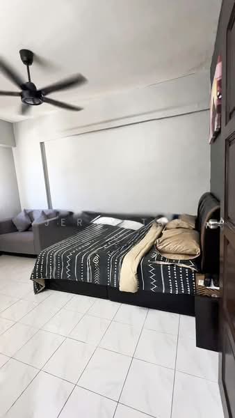 Rumah Flat untuk Disewa di Taman Sri Pinang - Jerry Tan - Bedroom - PropertyGuru.com.my