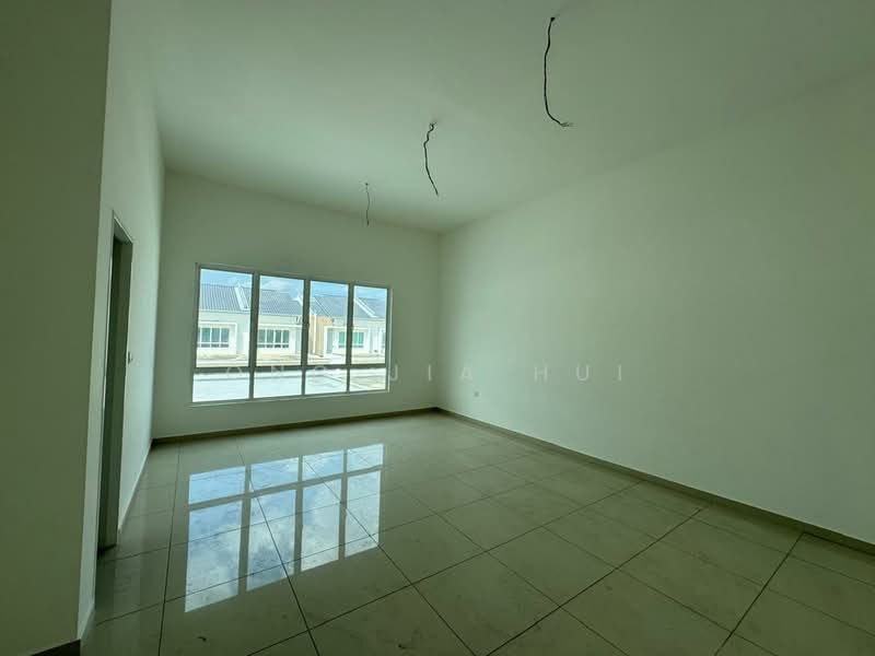 2-storey Terraced House for Sale in Bandar Sri Sendayan (Negeri Sembilan) - Ong Jia Hui - Living Room - PropertyGuru.com.my