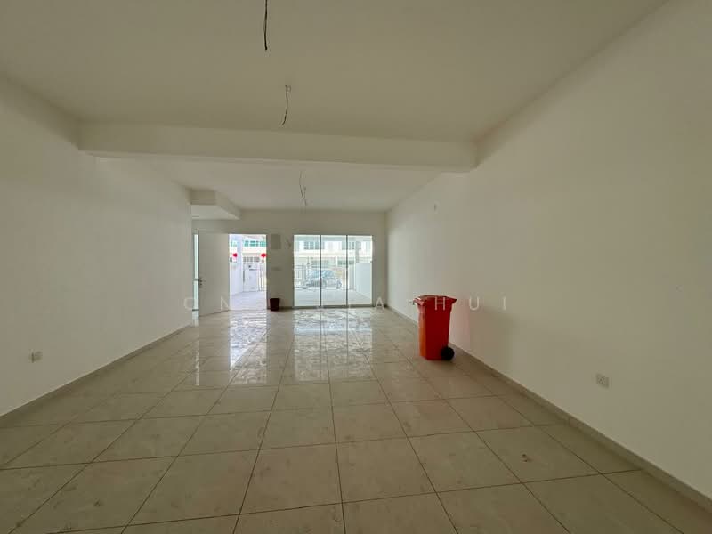 2-storey Terraced House for Sale in Bandar Sri Sendayan (Negeri Sembilan) - Ong Jia Hui - Living Room - PropertyGuru.com.my