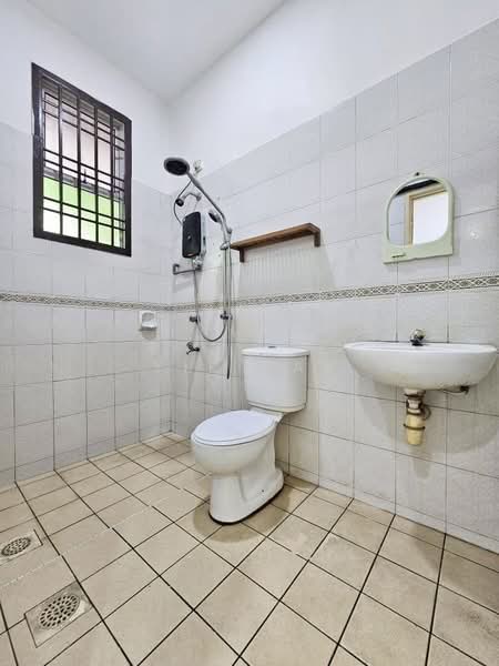 1.5-storey Terraced House for Sale in Taman Impian Emas (Skudai) - Yik Tat - Bathroom - PropertyGuru.com.my
