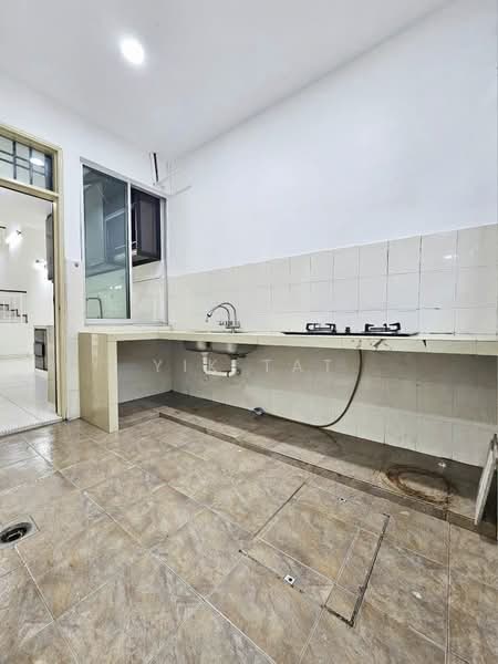 1.5-storey Terraced House for Sale in Taman Impian Emas (Skudai) - Yik Tat - Kitchen - PropertyGuru.com.my