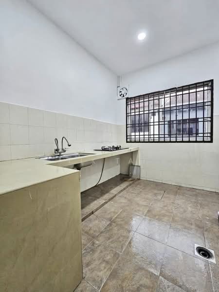 1.5-storey Terraced House for Sale in Taman Impian Emas (Skudai) - Yik Tat - Kitchen - PropertyGuru.com.my