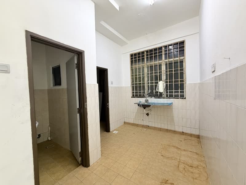 Apartment for Sale at Rawang Idaman Apartment - Des Yap - Bathroom - PropertyGuru.com.my