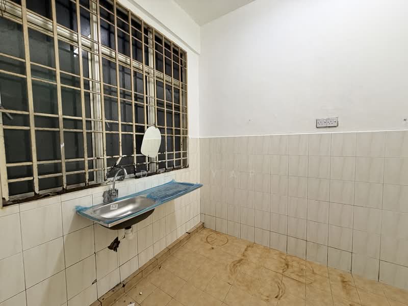 Apartment for Sale at Rawang Idaman Apartment - Des Yap - Kitchen - PropertyGuru.com.my