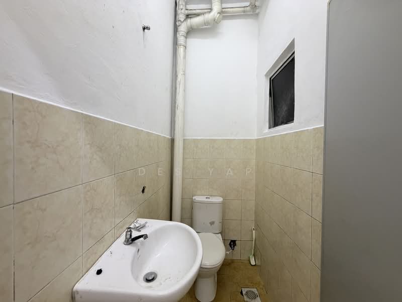 Apartment for Sale at Rawang Idaman Apartment - Des Yap - Bathroom - PropertyGuru.com.my