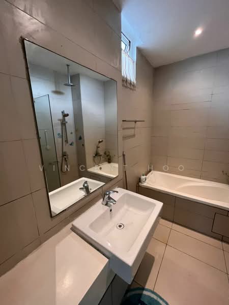 Kondominium untuk Dijual di Sri Putramas III / Royal Regent - Vincent Hoo - Bathroom - PropertyGuru.com.my