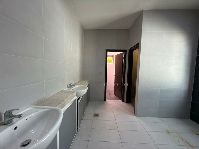 Bungalow for Rent in Jalan Klang Lama (Old Klang Road) (Kuala Lumpur) - Hugo Gooi - Bathroom - PropertyGuru.com.my