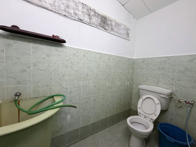 Rumah Berkembar untuk Disewa di Taman Brown (Gelugor) - Qyan Goh - Bathroom - PropertyGuru.com.my