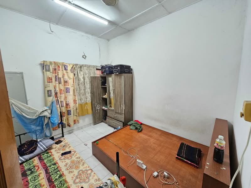 1-storey Terraced House for Sale in Taman Sri Serdang (Seri Kembangan) - Jason Tan - Bedroom - PropertyGuru.com.my