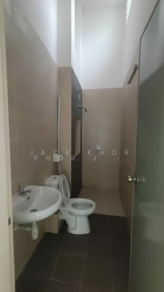 Rumah Teres 2 Tingkat untuk Dijual di Setia Indah (Setia Alam) - Jack Khor Phor Jiing - Bathroom - PropertyGuru.com.my