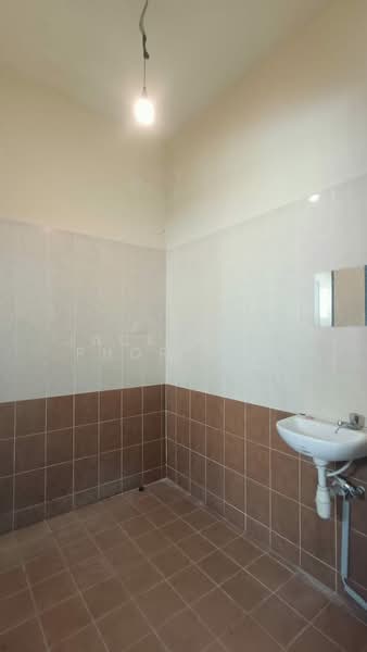Shop / Office for Rent in Setia Alam (Selangor) - Jack Khor Phor Jiing - Bathroom - PropertyGuru.com.my