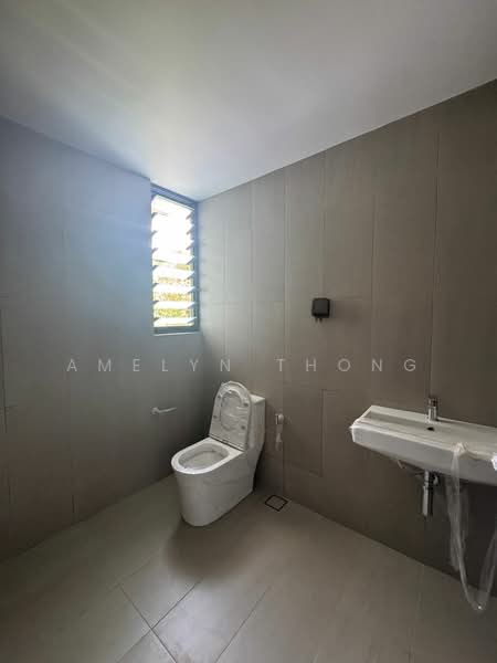 Terraced House for Rent in Taman Bukit Serdang (Seri Kembangan) - Amelyn Thong - Bathroom - PropertyGuru.com.my