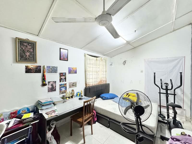 Rumah Teres 2 Tingkat untuk Dijual di Taman Medan Baru (Petaling Jaya) - Adi Zulkarnaen - Bedroom - PropertyGuru.com.my