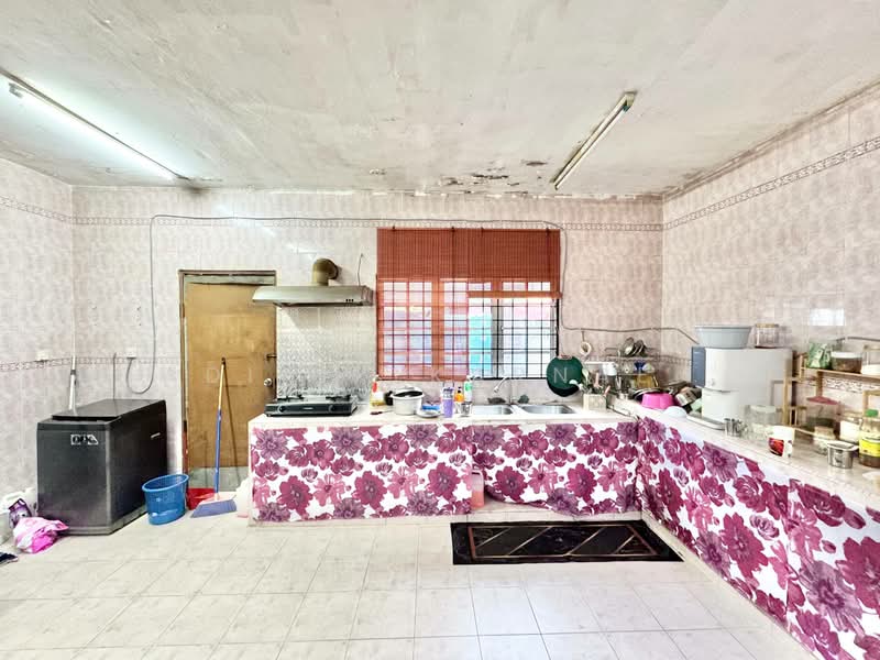 Rumah Teres 2 Tingkat untuk Dijual di Taman Medan Baru (Petaling Jaya) - Adi Zulkarnaen - Kitchen - PropertyGuru.com.my