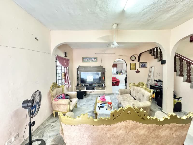 Rumah Teres 2 Tingkat untuk Dijual di Taman Medan Baru (Petaling Jaya) - Adi Zulkarnaen - Living Room - PropertyGuru.com.my