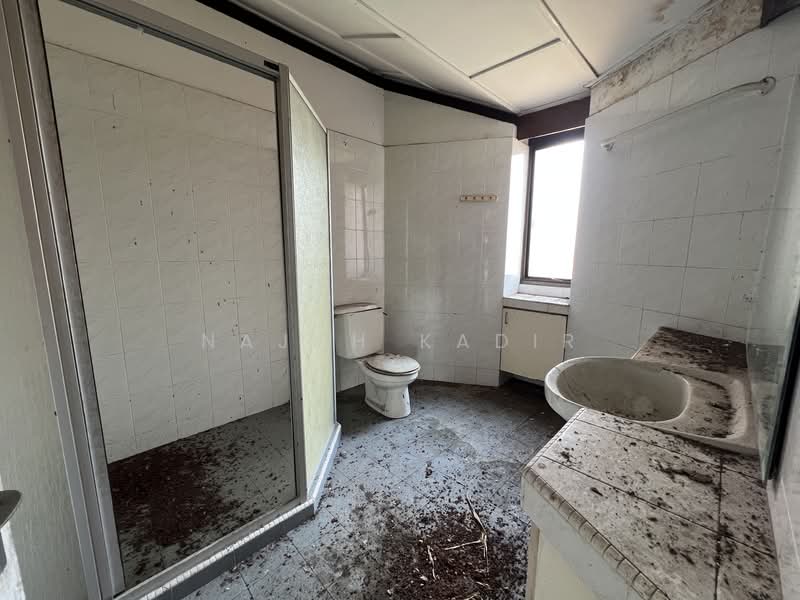 Bungalow for Sale in Seksyen 16 (Petaling Jaya) - Najah Kadir - Bathroom - PropertyGuru.com.my