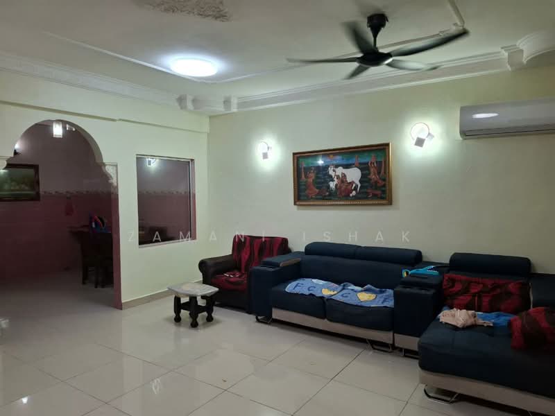 2-storey Terraced House for Sale in Taman Mutiara Kemuning (Shah Alam) - Zamani Ishak - Living Room - PropertyGuru.com.my