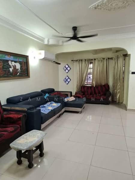 2-storey Terraced House for Sale in Taman Mutiara Kemuning (Shah Alam) - Zamani Ishak - Living Room - PropertyGuru.com.my