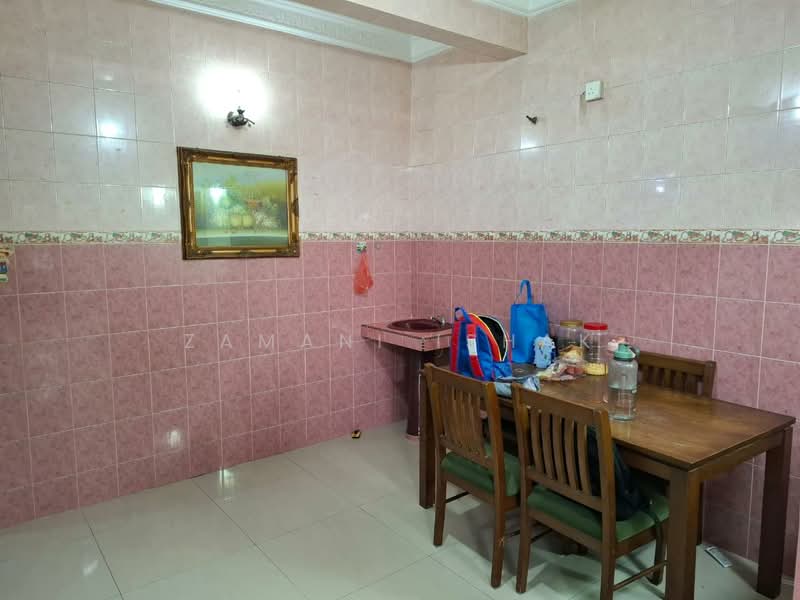2-storey Terraced House for Sale in Taman Mutiara Kemuning (Shah Alam) - Zamani Ishak - Dining Room - PropertyGuru.com.my