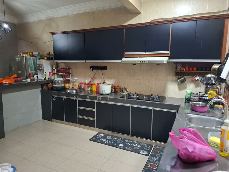 2-storey Terraced House for Sale in Taman Mutiara Kemuning (Shah Alam) - Zamani Ishak - Kitchen - PropertyGuru.com.my