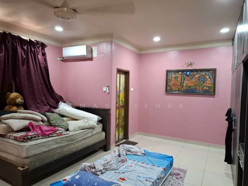 2-storey Terraced House for Sale in Taman Mutiara Kemuning (Shah Alam) - Zamani Ishak - Bedroom - PropertyGuru.com.my
