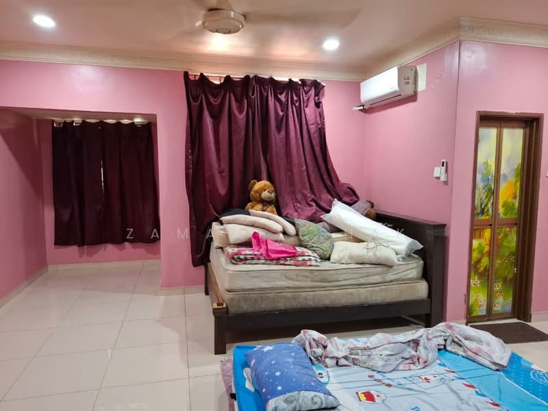 2-storey Terraced House for Sale in Taman Mutiara Kemuning (Shah Alam) - Zamani Ishak - Bedroom - PropertyGuru.com.my