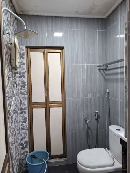 2-storey Terraced House for Sale in Taman Mutiara Kemuning (Shah Alam) - Zamani Ishak - Bathroom - PropertyGuru.com.my