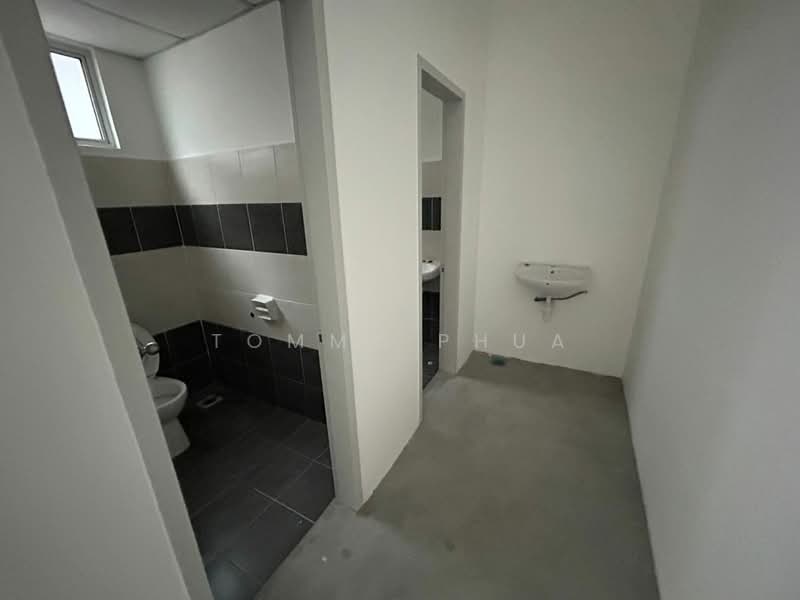 Office for Rent in Taman Cahaya Kota Puteri (Masai) - Tommy Phua - Bathroom - PropertyGuru.com.my
