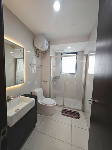 Condominium for Rent at Bay Point @ Country Garden Danga Bay - Cassie Chin - Bathroom - PropertyGuru.com.my
