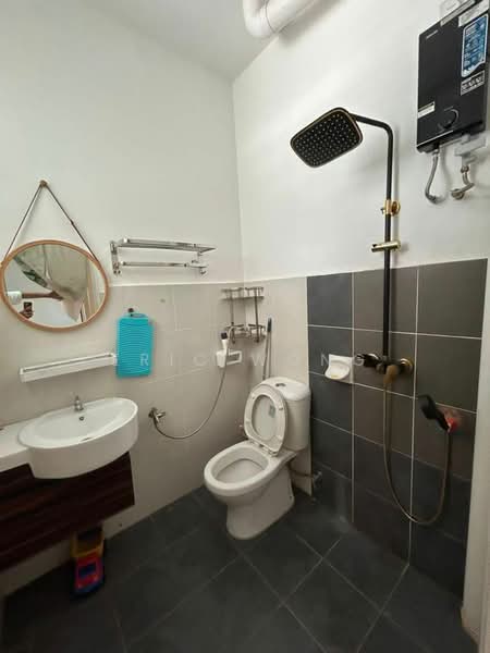 Rumah Bandar untuk Disewa di Bandar Cemerlang (Ulu Tiram) - Eric Wong - Bathroom - PropertyGuru.com.my
